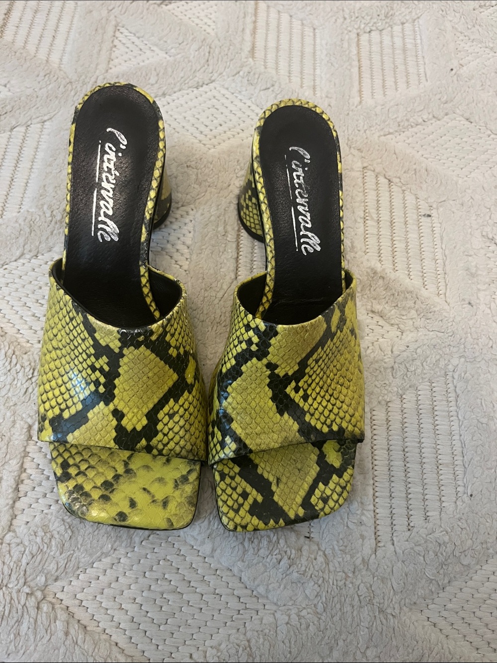NWOT L’Intervalle Leather heel